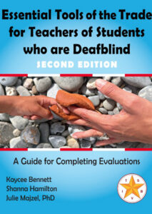 Una imagen de dos manos sobre un lecho de rocas. Los dedos índices de cada mano se tocan dentro de la curva de una roca naranja.